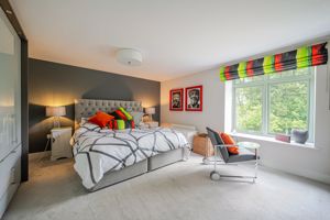 Principal bedroom- click for photo gallery
